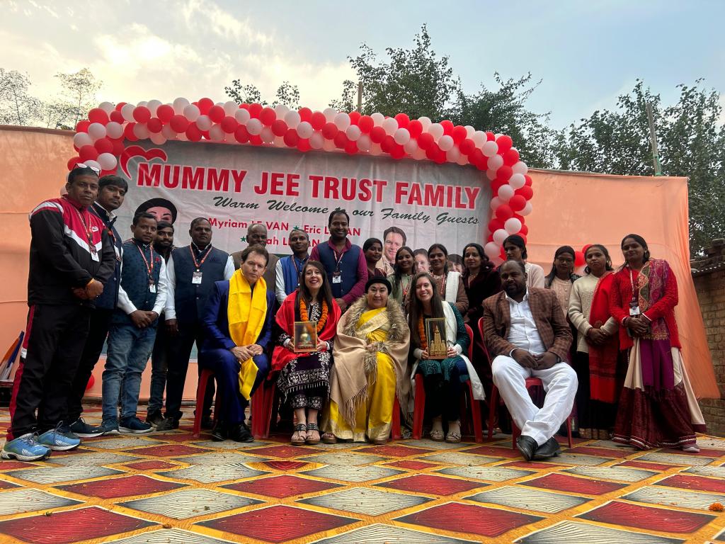 Mummy Jee’s family from America came to visit our&nbsp;School.
